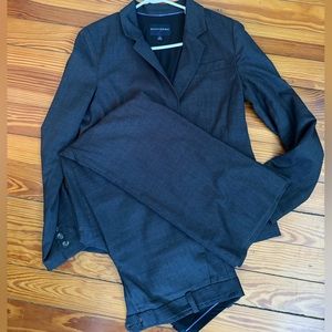 Women’s BANANA REPUBLIC size 12 charcoal pant suit.